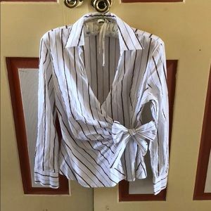 Long sleeves white blouse with gold stripes